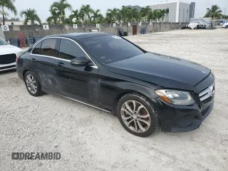 2017 Mercedes-Benz C 300 z VIN 55SWF4JB5HU197727, wystawiony jako Copart lot #62856795 z przebiegiem Nie podano mil oraz Czysty tytuł • Clean title. Historia ofert i sprzedaży dostępna na DreamBid. Obrazek 4.