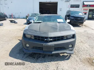 2010 Chevrolet Camaro 1LT z VIN 2G1FB1EV0A9147806, wystawiony jako IAAI lot #39970270 z przebiegiem 160 458 mil mil oraz . Historia ofert i sprzedaży dostępna na DreamBid. Obrazek 12.