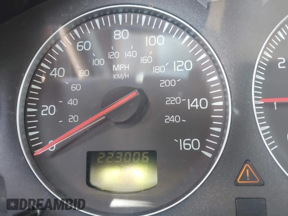 2010 Volvo XC90 I6 with VIN YV4982CY6A1536117, listed as a IAAI auction lot 42167722 with 223,006 mi miles. Bid and sale history available at carsss.com. Image 7.