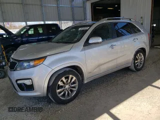 2013 Kia Sorento SX z VIN 5XYKWDA25DG389250, wystawiony jako Copart lot #46109335 z przebiegiem 149 291 mil mil oraz Szkoda całkowita • Salvage title. Historia ofert i sprzedaży dostępna na DreamBid. Obrazek 1.
