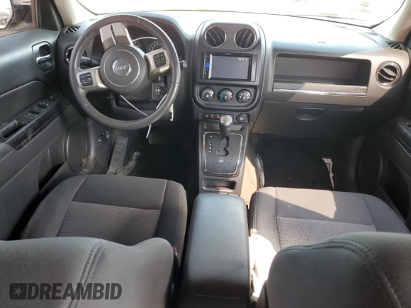 2014 Jeep Patriot Latitude z VIN 1C4NJRFB7ED709055, wystawiony jako Copart lot #52154995 z przebiegiem 136 332 mil mil oraz Szkoda całkowita • Salvage title. Historia ofert i sprzedaży dostępna na DreamBid. Obrazek 8.