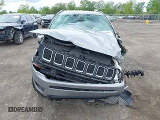 2020 Jeep Compass Latitude z VIN 3C4NJDBB9LT252474, wystawiony jako IAAI lot #42245000 z przebiegiem 62 186 mil mil oraz . Historia ofert i sprzedaży dostępna na DreamBid. Obrazek 6.