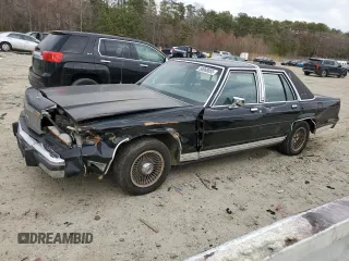 1990 Ford Crown Victoria z VIN 2FACP74F7LX164924, wystawiony jako Copart lot #50068055 z przebiegiem 24 039 mil mil oraz Szkody całkowita. Historia ofert i sprzedaży dostępna na DreamBid. Obrazek 1.