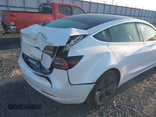 2019 Tesla Model 3 Mid Range z VIN 5YJ3E1EA8KF464681, wystawiony jako IAAI lot #42072104 z przebiegiem 83 451 mil mil oraz . Historia ofert i sprzedaży dostępna na DreamBid. Obrazek 19.