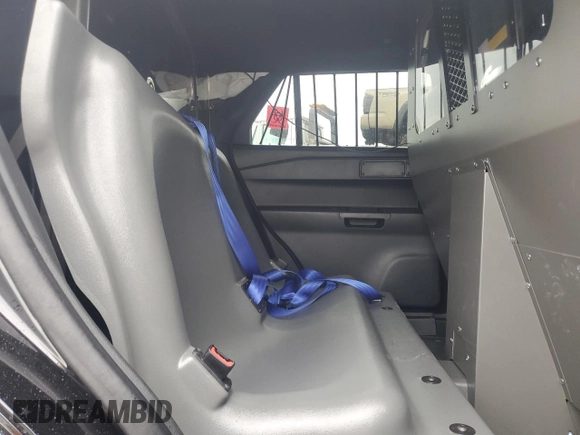 2024 Ford Police Interceptor Utility z VIN 1FM5K8AB0RGA21994, wystawiony jako Copart lot #56233055 z przebiegiem 10 017 mil mil oraz Szkody całkowita. Historia ofert i sprzedaży dostępna na DreamBid. Obrazek 11.