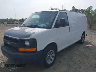 2010 Chevrolet Express Cargo z VIN 1GCUGADX3A1150240, wystawiony jako IAAI lot #42081426 z przebiegiem 533 686 mil mil oraz . Historia ofert i sprzedaży dostępna na DreamBid. Obrazek 2.