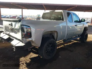 2011 Chevrolet Silverado 1500 LT with VIN 1GCRCSE09BZ423063, listed as a IAAI auction lot 41486593 with 390,292 mi miles. Bid and sale history available at carsss.com. Image 4.