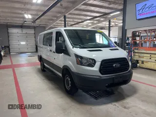 2018 Ford Transit z VIN 1FTYE1YM0JKB52111, wystawiony jako IAAI lot #42789026 z przebiegiem 132 936 mil mil oraz . Historia ofert i sprzedaży dostępna na DreamBid. Obrazek 23.