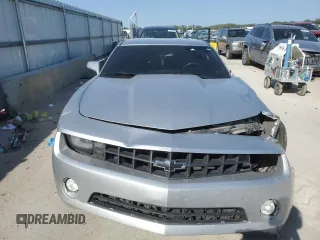 2013 Chevrolet Camaro LT z VIN 2G1FB1E31D9113862, wystawiony jako Copart lot #70308254 z przebiegiem Nie podano mil oraz Szkoda całkowita • Salvage title. Historia ofert i sprzedaży dostępna na DreamBid. Obrazek 5.