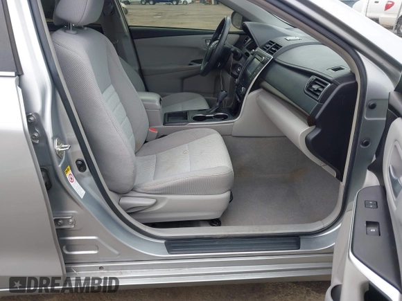 2017 Toyota Camry XLE z VIN 4T1BF1FK4HU667692, wystawiony jako IAAI lot #41789133 z przebiegiem 190 699 mil mil oraz . Historia ofert i sprzedaży dostępna na DreamBid. Obrazek 5.