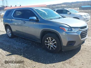 2018 Chevrolet Traverse LS z VIN 1GNEVFKW9JJ115761, wystawiony jako IAAI lot #41817874 z przebiegiem 117 267 mil mil oraz . Historia ofert i sprzedaży dostępna na DreamBid. Obrazek 1.