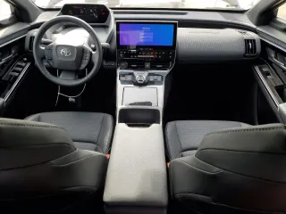 2023 Subaru Solterra Premium z VIN JTMABABA2PA003481, wystawiony jako Copart lot #77875784 z przebiegiem 8 522 mil mil oraz Szkoda całkowita • Salvage title. Historia ofert i sprzedaży dostępna na DreamBid. Obrazek 8.