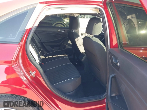 2024 Volkswagen Jetta Sport z VIN 3VWAM7BU7RM080664, wystawiony jako IAAI lot #41974493 z przebiegiem 14 254 mil mil oraz . Historia ofert i sprzedaży dostępna na DreamBid. Obrazek 8.
