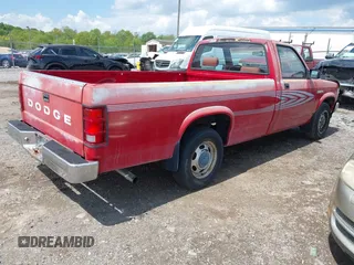 1992 Dodge Dakota "S" with VIN 1B7FL26X3NS677489, listed as a IAAI auction lot 42167931 with 108,582 mi miles. Bid and sale history available at carsss.com. Image 4.