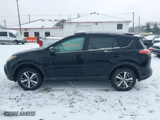2018 Toyota RAV4 XLE with VIN 2T3RFREV8JW851250, listed as a IAAI auction lot 41164994 with 63,005 mi miles. Bid and sale history available at carsss.com. Image 14.