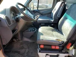 2005 Freightliner Sprinter with VIN WDYPD644X55808843, listed as a Copart auction lot 42859055 with 312,164 mi miles and Clean Title. Bid and sale history available at DreamBid. Image 7.