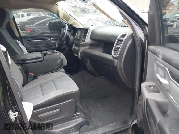 2020 Ram 1500 Big Horn z VIN 1C6RRFFGXLN109231, wystawiony jako IAAI lot #41881564 z przebiegiem 93 879 mil mil oraz . Historia ofert i sprzedaży dostępna na DreamBid. Obrazek 5.