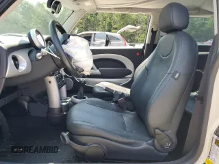 2006 MINI Hardtop с VIN WMWRC33516TK70432, выставлен на аукционе Copart как лот 62157605 с пробегом 139 823 миль миль и Списание • Salvage title. История ставок и продаж доступна на DreamBid. Изображение 7.