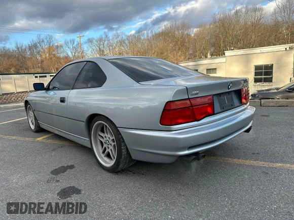 1997 BMW 8 Series z VIN WBAEF8325VCC31790, wystawiony jako Copart lot #85198614 z przebiegiem 115 638 mil mil oraz Czysty tytuł • Clean title. Historia ofert i sprzedaży dostępna na DreamBid. Obrazek 2.