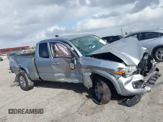 2017 Toyota Tacoma SR5 z VIN 5TFRZ5CN1HX042942, wystawiony jako IAAI lot #41719279 z przebiegiem 82 108 mil mil oraz . Historia ofert i sprzedaży dostępna na DreamBid. Obrazek 13.