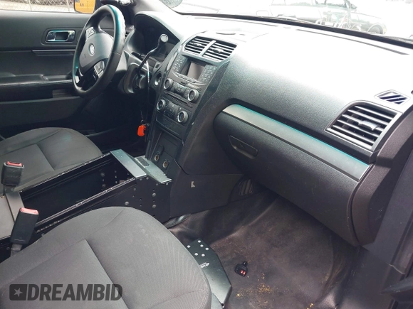 2017 Ford Police Interceptor Utility z VIN 1FM5K8AR8HGA37503, wystawiony jako IAAI lot #42414520 z przebiegiem 107 551 mil mil oraz . Historia ofert i sprzedaży dostępna na DreamBid. Obrazek 5.