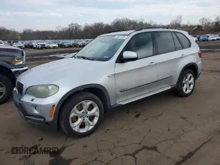 2013 BMW X5 xDrive50i z VIN 5UXZV8C52DL899056, wystawiony jako Copart lot #53461625 z przebiegiem 186 598 mil mil oraz Czysty tytuł • Clean title. Historia ofert i sprzedaży dostępna na DreamBid. Obrazek 1.