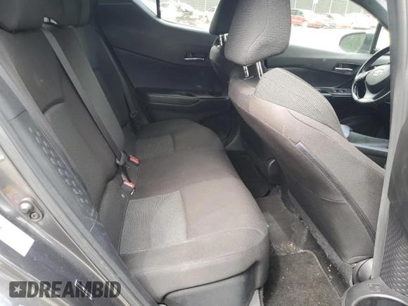 2018 Toyota C-HR XLE z VIN JTNKHMBX2J1003394, wystawiony jako Copart lot #58234865 z przebiegiem 132 574 mil mil oraz Szkoda całkowita • Salvage title. Historia ofert i sprzedaży dostępna na DreamBid. Obrazek 10.