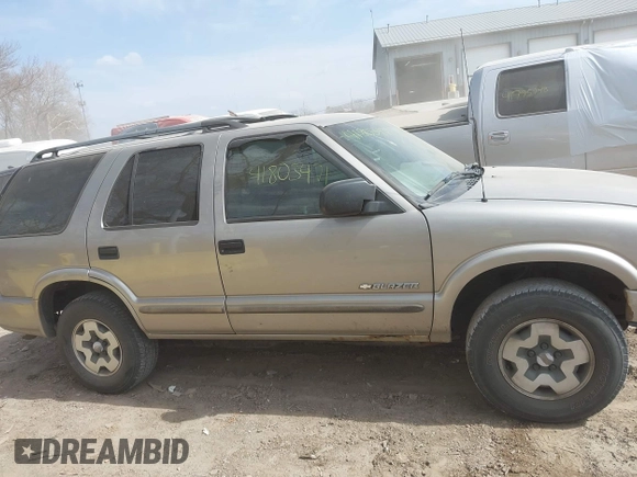 2004 Chevrolet Blazer LS z VIN 1GNDT13X04K164924, wystawiony jako IAAI lot #41803471 z przebiegiem 166 708 mil mil oraz . Historia ofert i sprzedaży dostępna na DreamBid. Obrazek 13.
