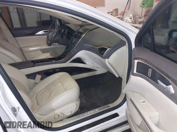 2014 Lincoln MKZ with VIN 3LN6L2J92ER836146, listed as a IAAI auction lot 41583343 with 130,613 mi miles. Bid and sale history available at carsss.com. Image 5.