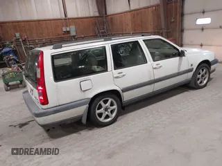 1999 Volvo V70 XC with VIN YV1LZ56D9X2541583, listed as a IAAI auction lot 41900992 with 190,449 mi miles. Bid and sale history available at carsss.com. Image 4.