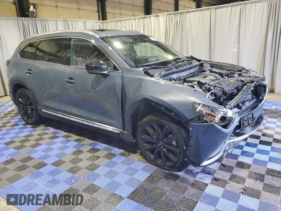 2023 Mazda CX-9 Carbon Edition z VIN JM3TCBDY0P0645880, wystawiony jako Copart lot #81275354 z przebiegiem 16 781 mil mil oraz Szkoda całkowita • Salvage title. Historia ofert i sprzedaży dostępna na DreamBid. Obrazek 4.