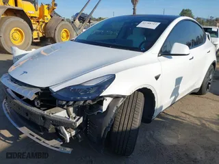 2022 Tesla Model Y Performance with VIN 7SAYGDEF8NF404002, listed as a IAAI auction lot 41788713 with 39,135 mi miles. Bid and sale history available at carsss.com. Image 25.