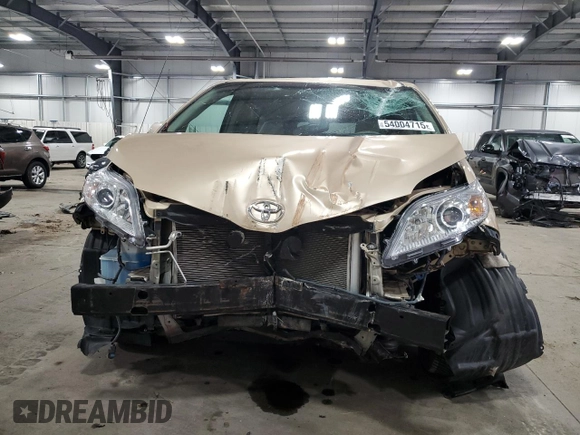 2013 Toyota Sienna XLE z VIN 5TDDK3DCXDS054751, wystawiony jako Copart lot #54004715 z przebiegiem 72 627 mil mil oraz Szkoda całkowita • Salvage title. Historia ofert i sprzedaży dostępna na DreamBid. Obrazek 5.