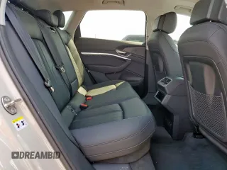2022 Audi e-tron Premium z VIN WA1AAAGEXNB023977, wystawiony jako Copart lot #53498145 z przebiegiem 28 494 mil mil oraz Szkody całkowita. Historia ofert i sprzedaży dostępna na DreamBid. Obrazek 11.