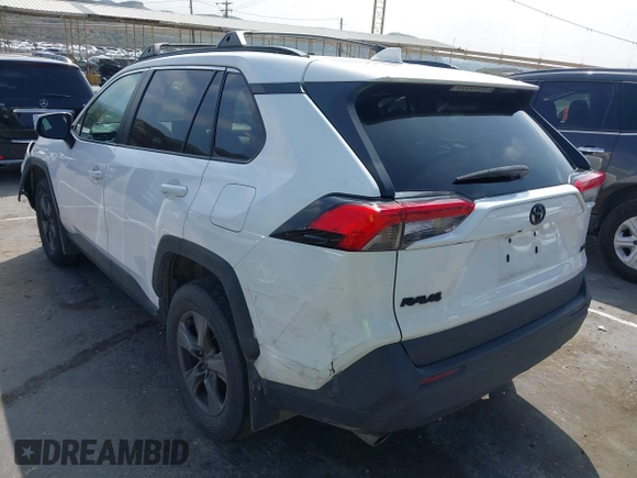 2022 Toyota RAV4 XLE with VIN 2T3W1RFV3NC181386, listed as a IAAI auction lot 41892697 with 133,979 mi miles. Bid and sale history available at carsss.com. Image 3.