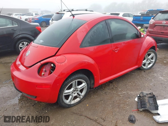 2006 Volkswagen New Beetle Coupe with VIN 3VWRW31C46M409251, listed as a IAAI auction lot 41413298 with 129,972 mi miles. Bid and sale history available at carsss.com. Image 4.