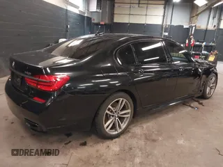 2018 BMW 7 Series 740i xDrive z VIN WBA7E4C51JGV24133, wystawiony jako IAAI lot #42253139 z przebiegiem 77 370 mil mil oraz . Historia ofert i sprzedaży dostępna na DreamBid. Obrazek 4.