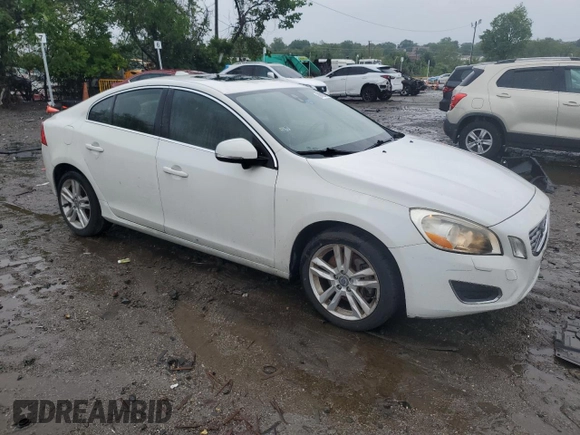 2013 Volvo S60 T5 Premier z VIN YV1612FS0D1226898, wystawiony jako Copart lot #56700705 z przebiegiem 160 000 mil mil oraz Czysty tytuł • Clean title. Historia ofert i sprzedaży dostępna na DreamBid. Obrazek 4.