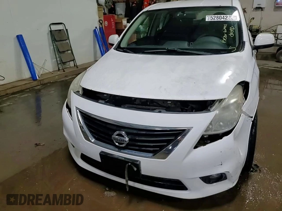 2012 Nissan Versa SV z VIN 3N1CN7AP1CL818012, wystawiony jako Copart lot #52804225 z przebiegiem 194 070 mil mil oraz Szkoda całkowita • Salvage title. Historia ofert i sprzedaży dostępna na DreamBid. Obrazek 14.