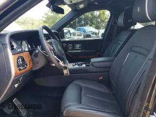 2022 Rolls-Royce Cullinan z VIN SLATV4C09NU214462, wystawiony jako Copart lot #70713624 z przebiegiem 9904 mil mil oraz Szkody całkowita. Historia ofert i sprzedaży dostępna na DreamBid. Obrazek 7.
