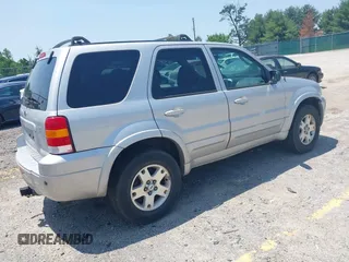 2006 Ford Escape Limited z VIN 1FMYU941X6KB47286, wystawiony jako IAAI lot #42374391 z przebiegiem 185 796 mil mil oraz . Historia ofert i sprzedaży dostępna na DreamBid. Obrazek 4.