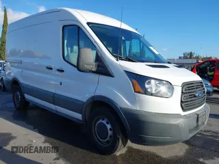 2017 Ford Transit Cargo z VIN 1FTYE1CMXHKB21188, wystawiony jako IAAI lot #42244800 z przebiegiem 82 577 mil mil oraz . Historia ofert i sprzedaży dostępna na DreamBid. Obrazek 1.