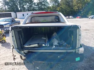 2013 Chevrolet Avalanche LTZ with VIN 3GNTKGE73DG377940, listed as a IAAI auction lot 40379669 with 91,815 mi miles. Bid and sale history available at carsss.com. Image 17.