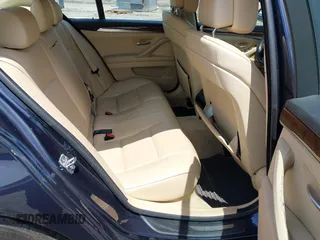2013 BMW 5 Series 528i xDrive z VIN WBAXH5C50DDW16210, wystawiony jako IAAI lot #42369339 z przebiegiem 125 917 mil mil oraz . Historia ofert i sprzedaży dostępna na DreamBid. Obrazek 8.