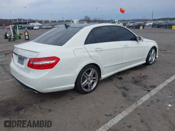 2011 Mercedes-Benz E-Class E 350 Luxury with VIN WDDHF8HB8BA385414, listed as a IAAI auction lot 41660725 with 1 mi miles. Bid and sale history available at carsss.com. Image 4.