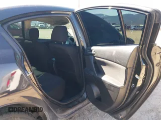 2013 Mazda 3 i Touring z VIN JM1BL1V7XD1821599, wystawiony jako IAAI lot #42050760 z przebiegiem 129 006 mil mil oraz . Historia ofert i sprzedaży dostępna na DreamBid. Obrazek 8.