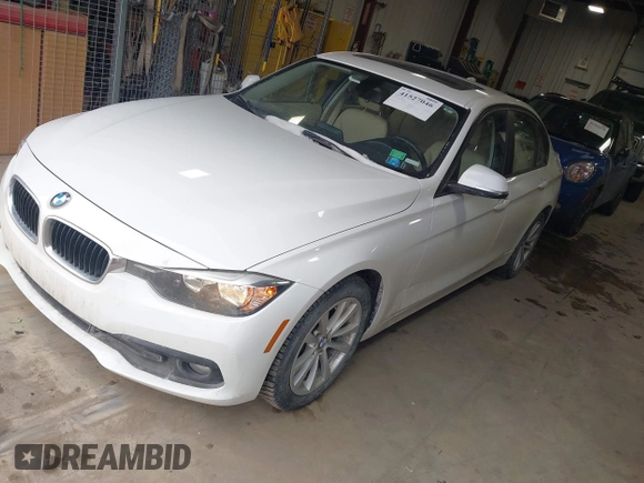 2016 BMW 3 Series 320i xDrive z VIN WBA8E5G5XGNT93549, wystawiony jako IAAI lot #41527046 z przebiegiem 101 743 mil mil oraz . Historia ofert i sprzedaży dostępna na DreamBid. Obrazek 17.