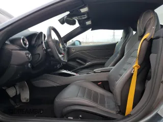 2015 Ferrari California T z VIN ZFF77XJA3F0206563, wystawiony jako Copart lot #78976914 z przebiegiem Nie podano mil oraz Szkody całkowita. Historia ofert i sprzedaży dostępna na DreamBid. Obrazek 7.