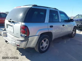 2007 Chevrolet TrailBlazer LT with VIN 1GNDT13SX72202782, listed as a IAAI auction lot 41675254 with 150,164 mi miles. Bid and sale history available at carsss.com. Image 4.