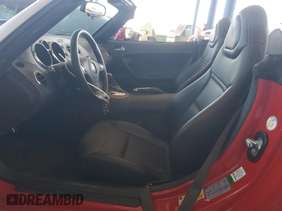 2008 Pontiac Solstice z VIN 1G2MC35B48Y131700, wystawiony jako Copart lot #50033395 z przebiegiem 4 783 mil mil oraz Szkoda całkowita • Salvage title. Historia ofert i sprzedaży dostępna na DreamBid. Obrazek 7.